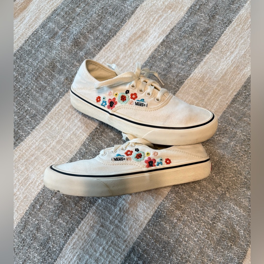 Womens SZ 7.5 VANS Authentic Vr3 Lace Up White Sneakers Groovy Floral